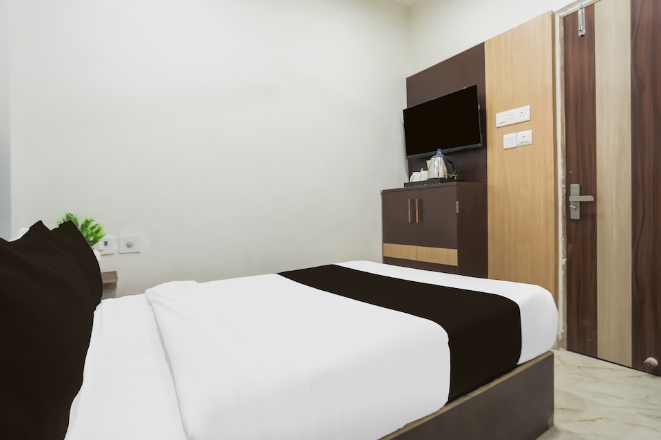 Collection O Banaras Railway Station Formerly Hotel Ganpati Palace, Cantonment, Varanasi