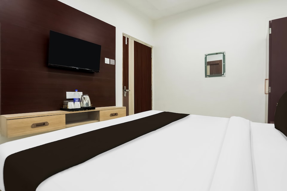 Collection O Banaras Railway Station Formerly Hotel Ganpati Palace, Cantonment, Varanasi