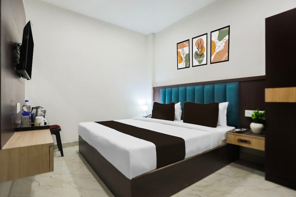 Collection O Banaras Railway Station Formerly Hotel Ganpati Palace, Cantonment, Varanasi