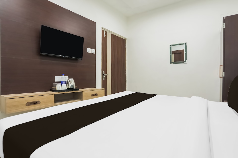 Collection O Banaras Railway Station Formerly Hotel Ganpati Palace, Cantonment, Varanasi