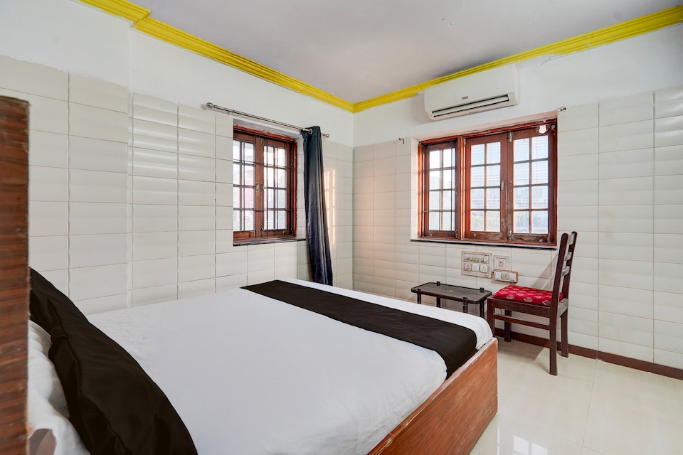 SPOT ON Dn Hotel, Alkapuri Vadodara, Vadodara