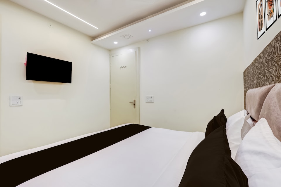 Hotel O Roux residency , Anand Vihar Delhi, Delhi