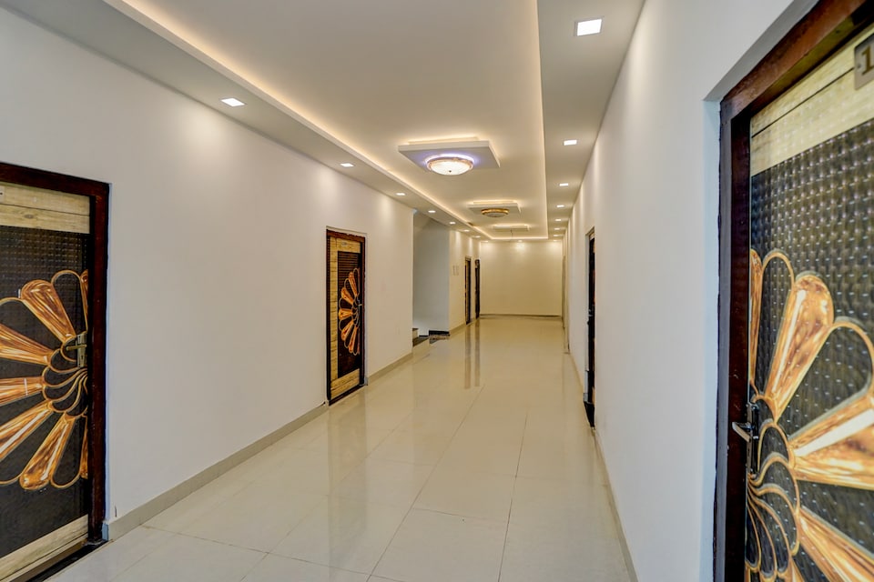 SPOT ON Raja Grand Hotel, Rania Kanpur, Kanpur