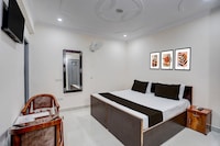 Super Hotel O Jagdamba Homestay Hotel & Guest House