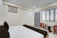 Super Hotel O Jagdamba Homestay Hotel & Guest House