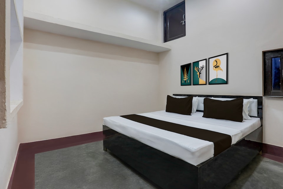 SPOT ON Royal Hotel , Naini, Prayagraj