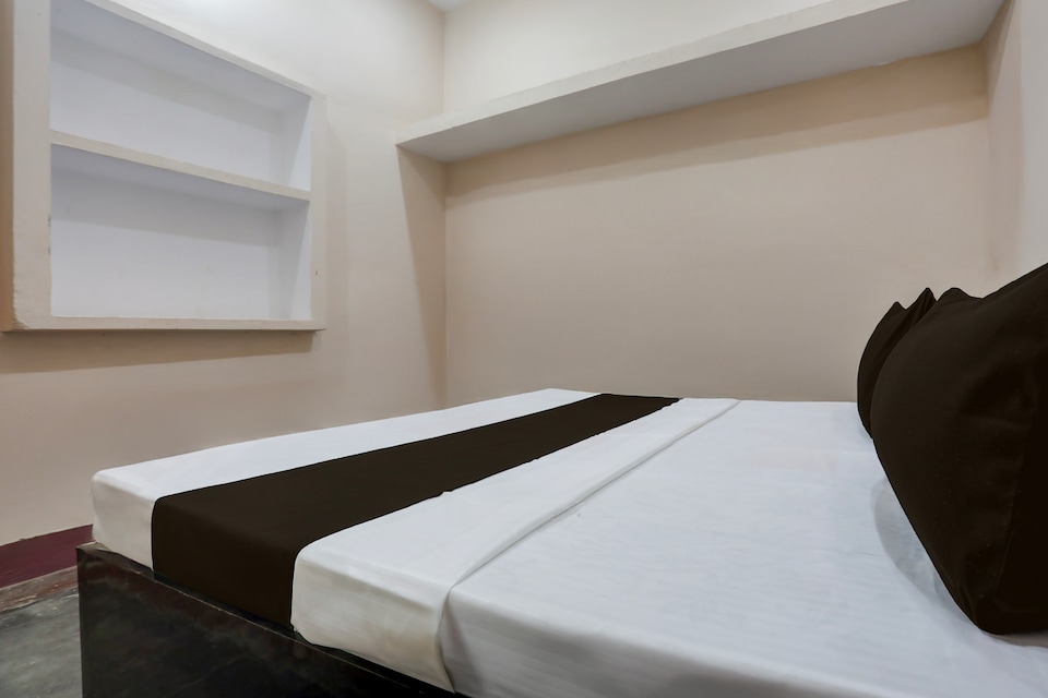 SPOT ON Royal Hotel , Naini, Prayagraj