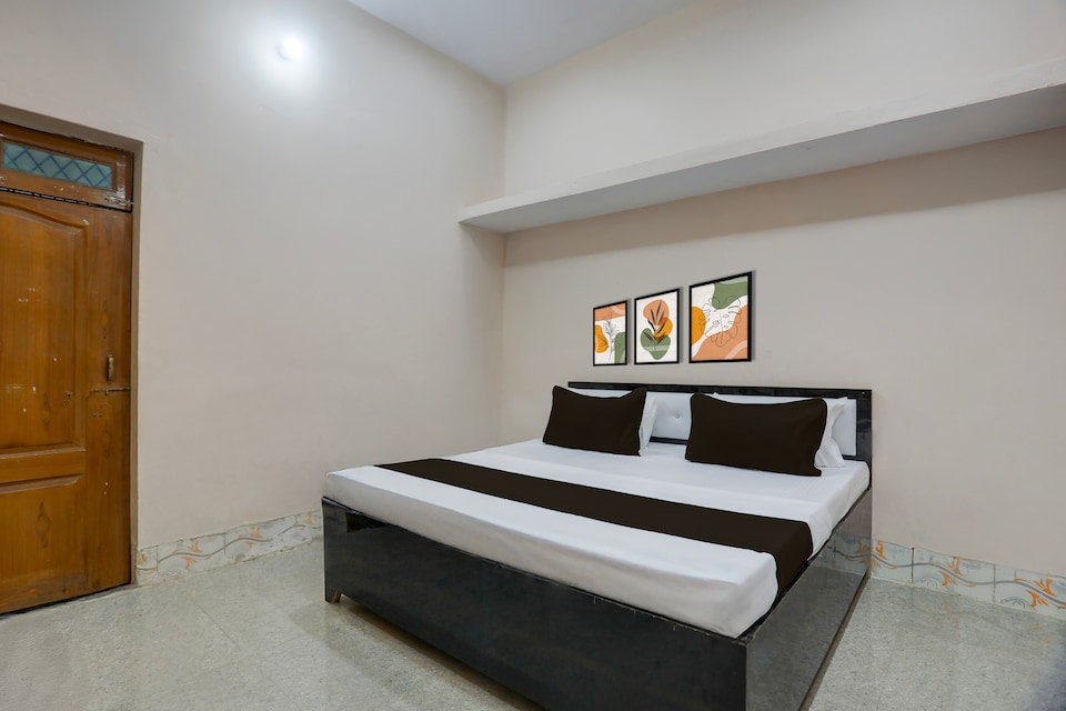 SPOT ON Royal Hotel , Naini, Prayagraj