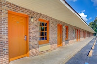 Hotel O Deluxe Inn Kingstree SC HWY 52