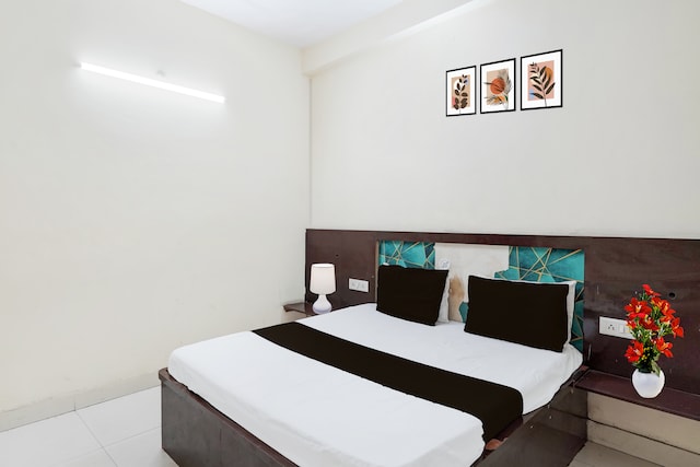 SPOT ON M L Paying Guest House