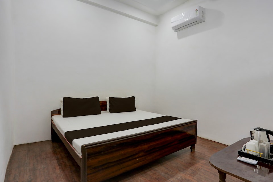 SPOT ON  S.M. HOTEL , Naini, Prayagraj