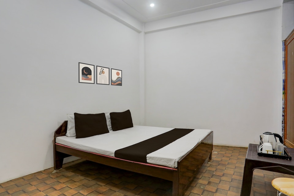 SPOT ON  S.M. HOTEL , Naini, Prayagraj