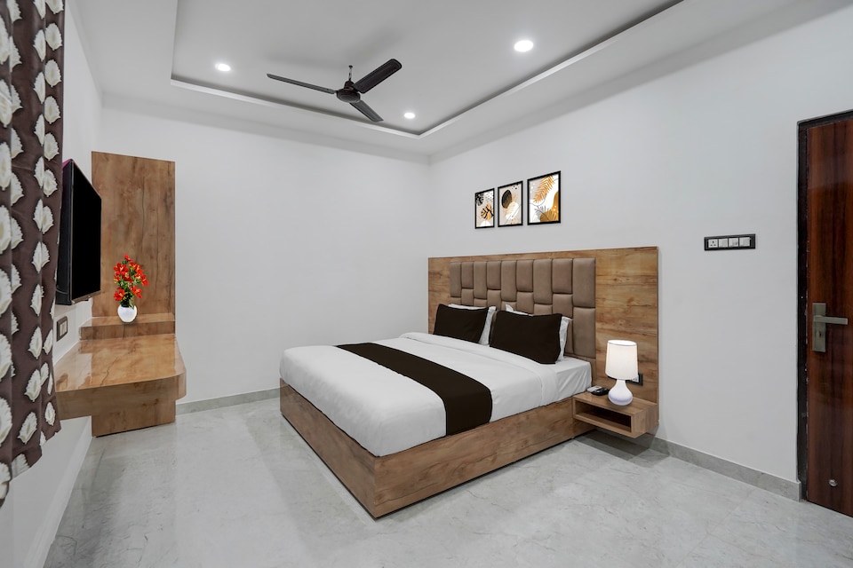 Super Collection O Banaras Railway Junction Formerly Varanasi Suites, Lanka, Varanasi