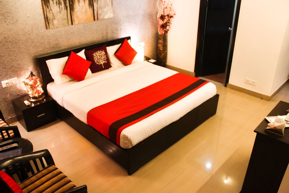 OYO 308 Aruma Residency, Golf Course Road, Gurgaon