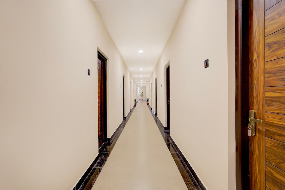 Townhouse Guduvancheri Junction Formerly Zafe Commercial, GST Chennai, चेन्नई