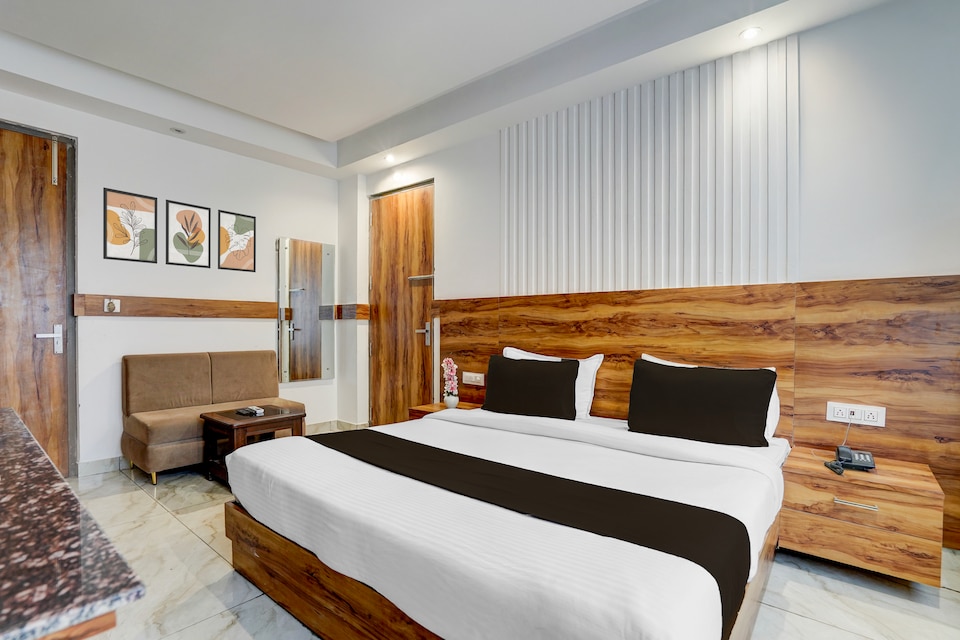 Super Townhouse Railway Road Katra Formerly The Amro, Katra cluster, Katra