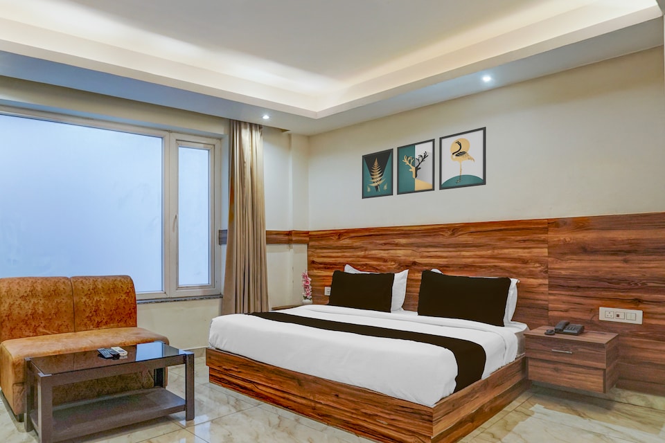 Super Townhouse Railway Road Katra Formerly The Amro, Katra cluster, Katra