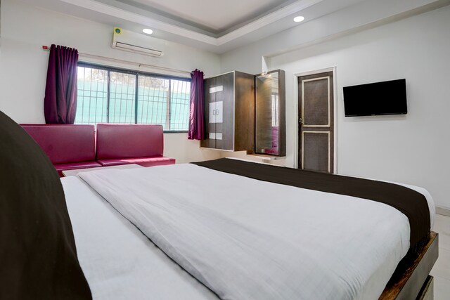 Collection O Paithan Gate Formerly Rajlaxmi Executive