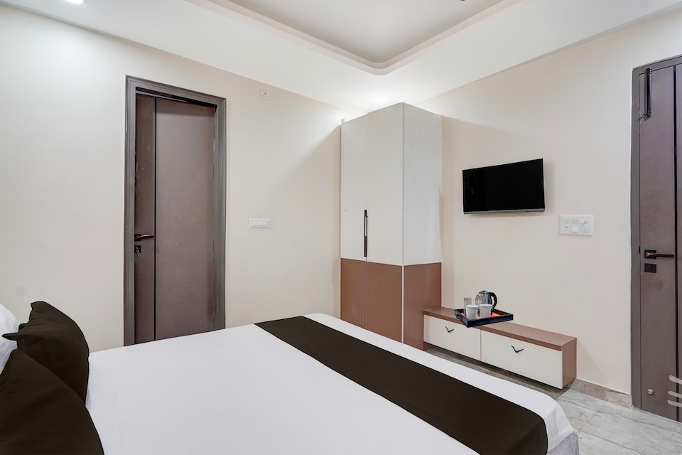 Super Townhouse DSIDC Bawana Formerly Kanhaiya Residency, Rohini Delhi, Delhi