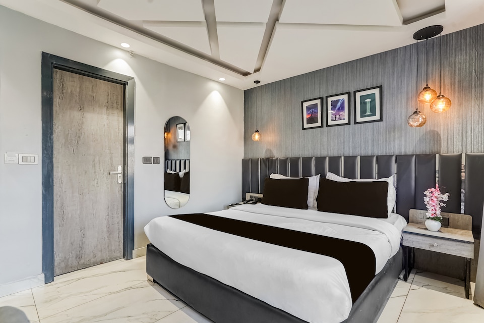 HOTEL O AZORA, Paschim Vihar Delhi, Delhi