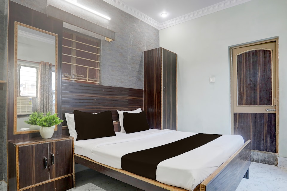 Hotel O Manali Inn, Chowk Allahabad, Prayagraj