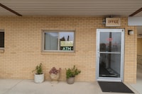 Capital O Swan Inn Comstock Park