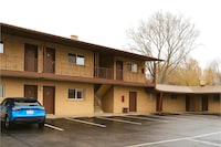 Capital O Swan Inn Comstock Park