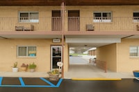 Capital O Swan Inn Comstock Park