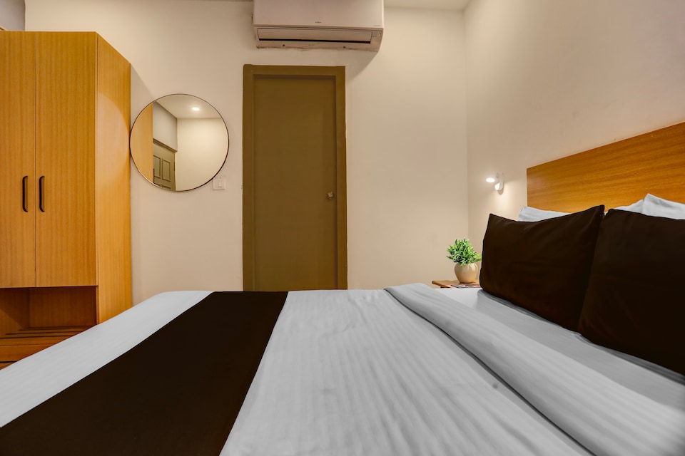 Super Townhouse Mumfordganj Fountain Crossing Formerly APS Inn, Mumfordganj Allahabad, Prayagraj