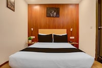 Super Townhouse Old Katra Prayagraj