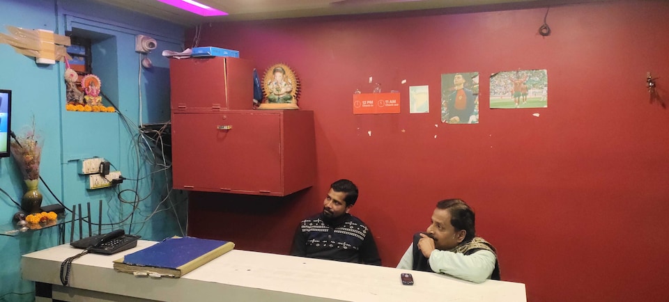 SPOT ON Roy Travel, New Jalpaiguri Station Area Siliguri, Siliguri