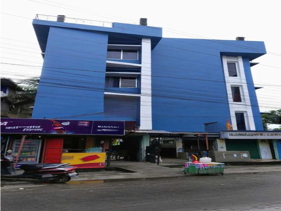 SPOT ON Roy Travel, New Jalpaiguri Station Area Siliguri, Siliguri