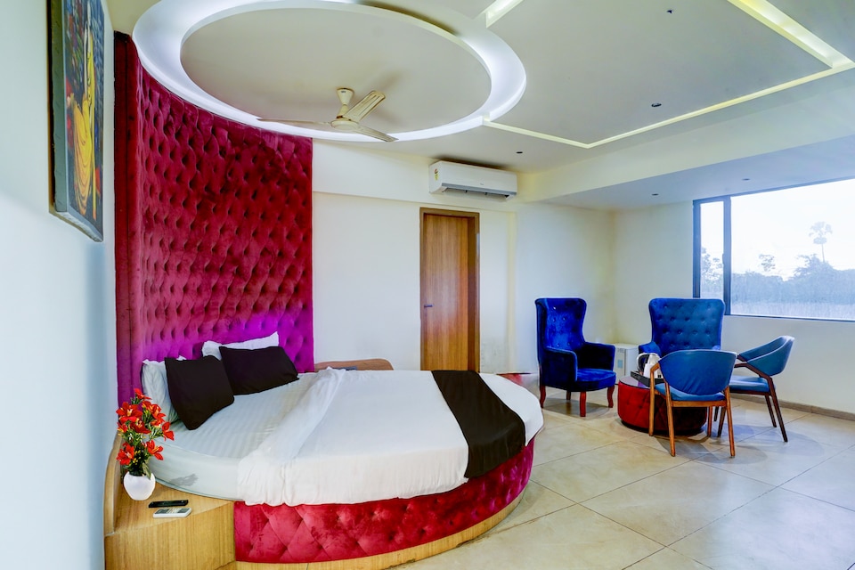 Super Townhouse Oak New Nashik Highway Kalyan Bhiwandi, Mumbai- Kalyan-Bhiwandi- Badalapur, Mumbai