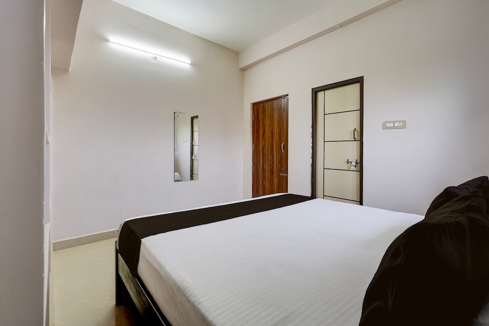 Hotel O V Stayinn , Renigunta Road Tirupati, Tirupati