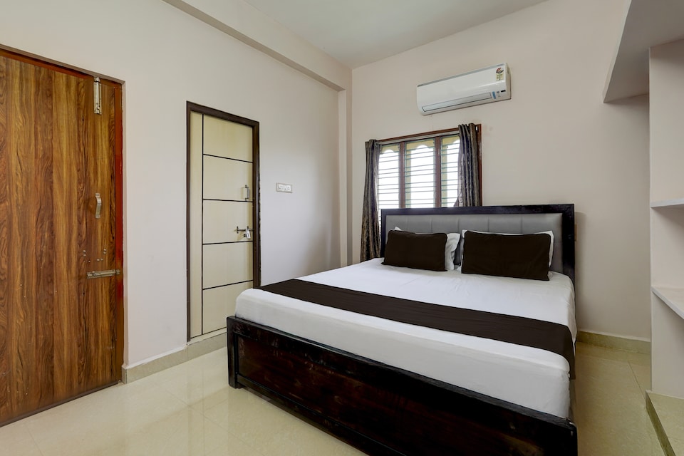 Hotel O V Stayinn , Renigunta Road Tirupati, Tirupati