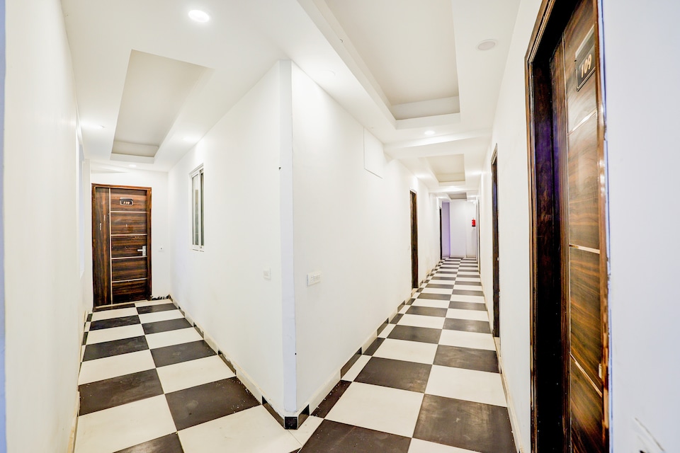 Hotel O  Navprateek Hospitality, Noida City, Noida
