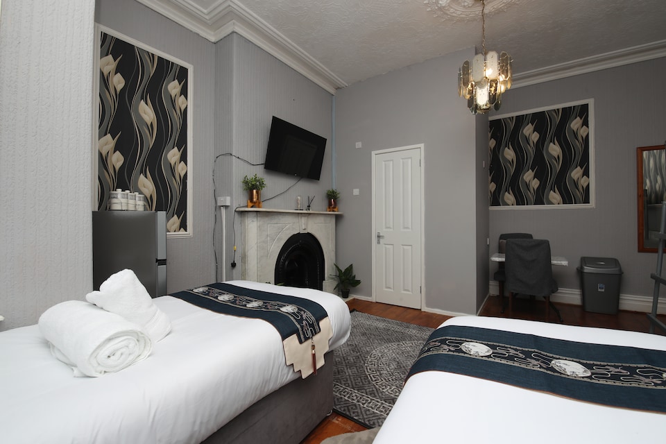Woodville Lodge Leeds Free Parking Direct Bus to City Centre, Leeds (North England), Leeds