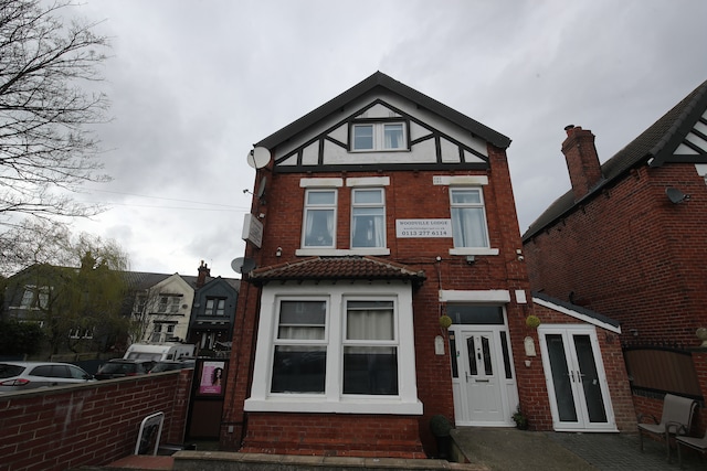 Woodville Lodge Leeds Free Parking Direct Bus to City Centre