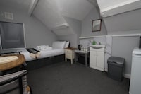 Woodville Lodge Leeds Free Parking Direct Bus to City Centre