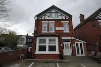 Woodville Lodge Leeds Free Parking Direct Bus to City Centre