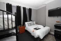 Woodville Lodge Leeds Free Parking Direct Bus to City Centre