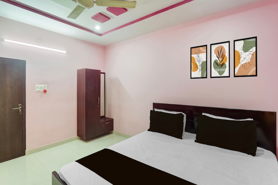 Hotel O by OYO Shrihaan Residency, Ramaraopet Kakinada, Kakinada