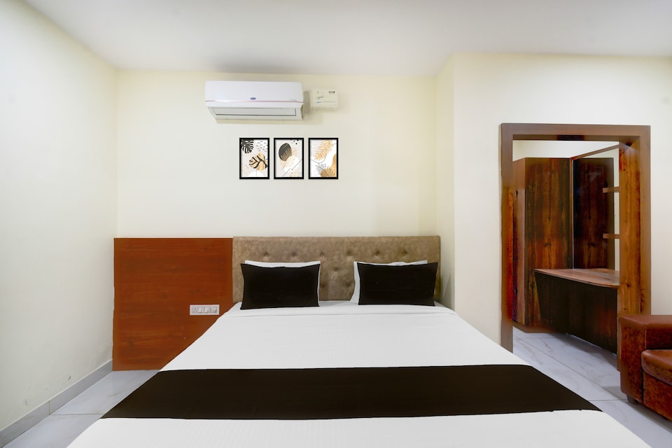 Collection O Kakatiya Hills Formerly Shree Adithya Luxury Rooms, Kukatpally, Hyderabad