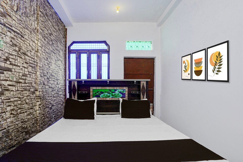 SPOT ON V.K HOTEL , Chowk Allahabad, Prayagraj