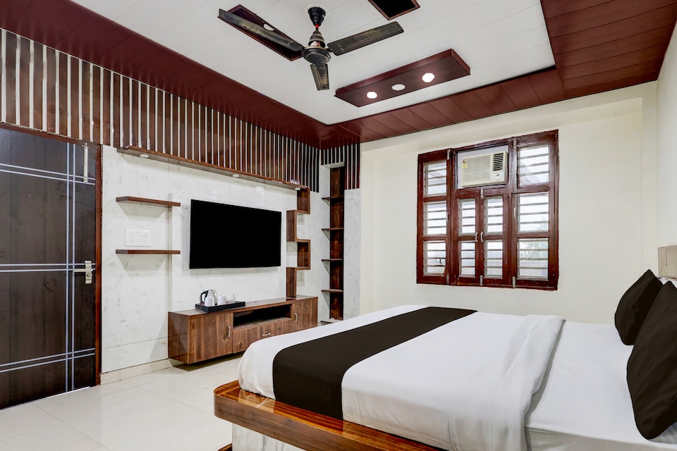 Super Townhouse Sheesh Mahal Farrukh Nagar, Old Gurgaon, Gurgaon