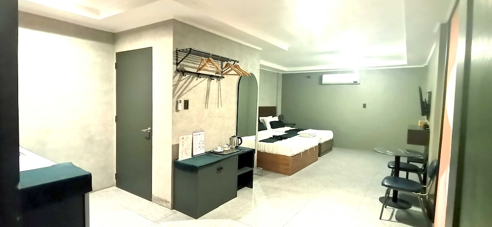 Dancenter Airport Hotel - Grey Hotel, Angeles, Pampanga