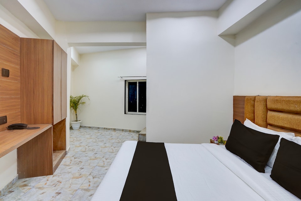 SPOT ON Hotel Konark , Vastrapur Ahmedabad, Ahmedabad
