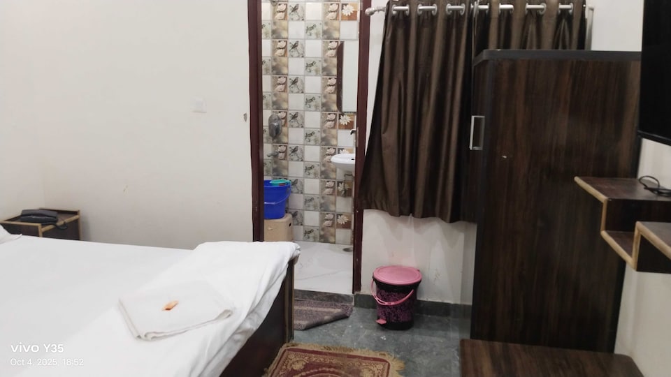 SPOT ON Classic Hotel, Chhibramau, Chhibramau