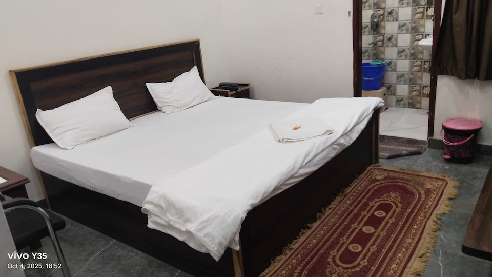 SPOT ON Classic Hotel, Chhibramau, Chhibramau