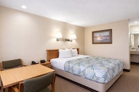 Sundowner Inn by Capital O Forsyth I 94